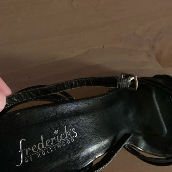 VINTAGE Fredericks of Hollywood 7 1/2 Black Vinyl Stilleto Sandals - Picture 9 of 10